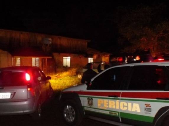 Irmãos foram encontrados mortos na fazenda do suspeito, em Campo Erê