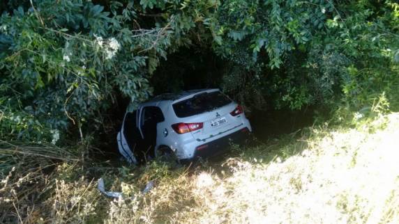 A colisão de uma caminhoneta e uma carreta aconteceu em 

Caseiros