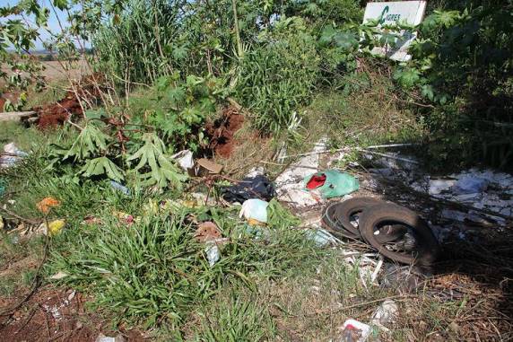 Colchões, pneus, vasos e diversos utensílios foram encontrados na antiga sede do CIGRES