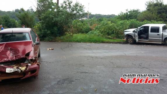 Veículos colidiram no bairro São José