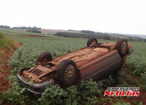 Veículo seguia pela Perimetral e saiu da pista na última curva antes do trevo
