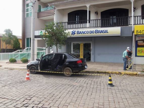 Estabelecimentos ficam na mesma quadra no Centro de Nova 

Roma do Sul