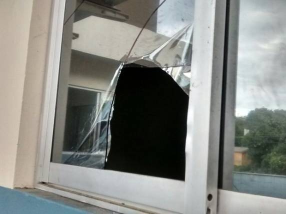 Suspeitos entraram por 

janela na madrugada desta quinta (14) em Lages