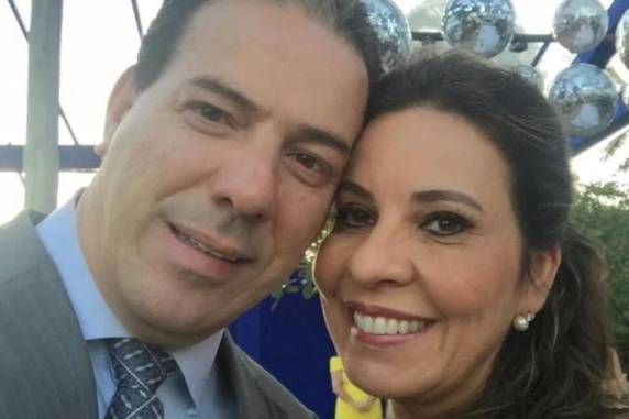 A prisão ocorre um dia 

após o político ser elogiado por sua mulher, a deputada Raquel Muniz (PSB), ao proferir seu voto pelo impeachment