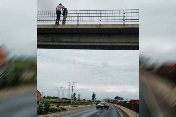 Mulher de 45 anos, natural de Soledade, estava no lado de fora da proteção existente em uma passarela na rodovia
