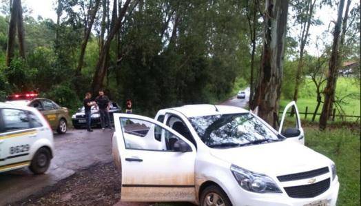 Bandidos fizeram cordão humano com reféns em agência dos Correios