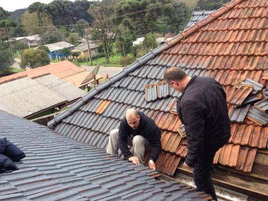Droga estava escondida no telhado de uma residência, que era utilizada como ponto de tráfico