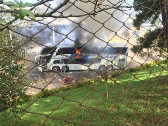 Conforme a Viação Santa Cruz, veículo não estava em circulação e iria para o setor de manutenção