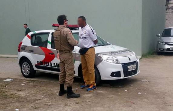 Carro pertencia a uma mulher que trabalhava de segurança na agência bancária