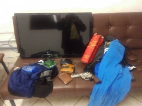 Objetos e dinheiro foram recuperados