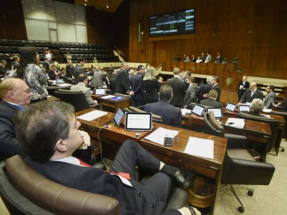 Deputados 

aprovam lei que permite novos pedágios no Estado