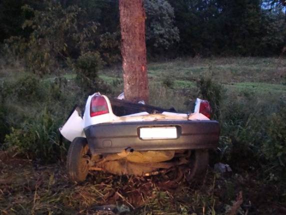 Acidente aconteceu na madrugada deste domingo (15)