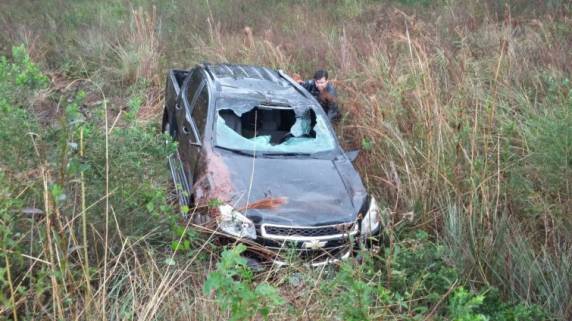 Veículo tombou fora da BR 285, em São Borja, após aquaplanar durante manobra de ultrapassagem. Outro veículo também 

aquaplanou na mesma rodovia, minutos depois do primeiro acidente