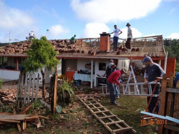 Parte da parede da casa dela veio abaixo em Caxambu do Sul, no Oeste