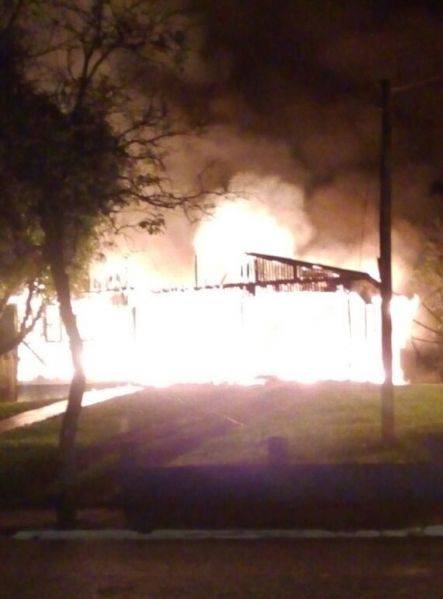 Há suspeita que o incêndio iniciou pela lareira