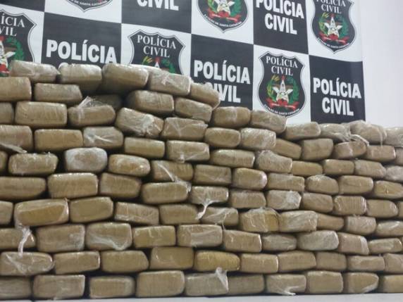 Policiais receberam informação que haveria entrega de drogas na 

capital