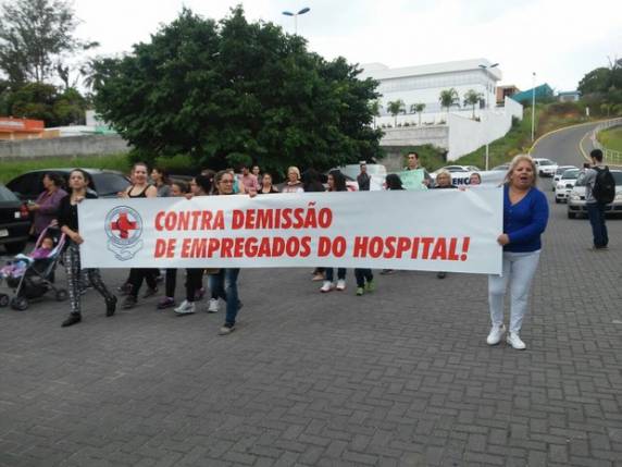 Grupo fez 

passeata do hospital até prefeitura nesta sexta-feira (20)