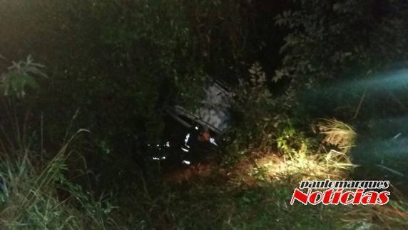 Acidente aconteceu na noite deste 

domingo