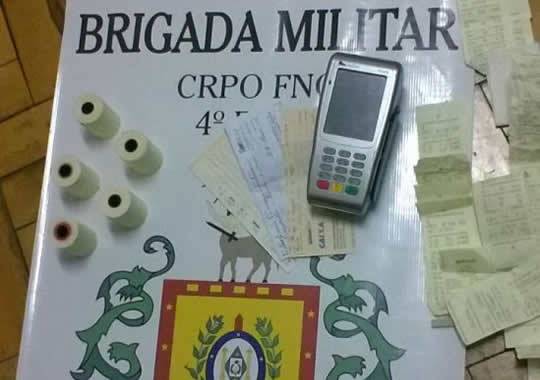 Além da prática do jogo do bicho (contravenção) mulher estava com direito de dirigir suspenso