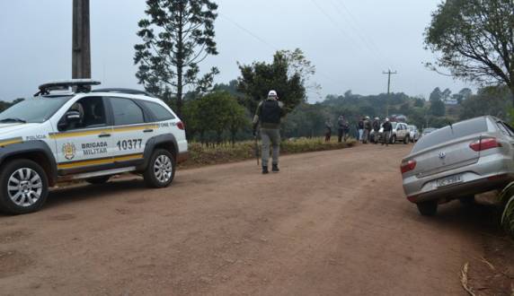 Eles trocaram tiros com a polícia e dois deles foram baleados