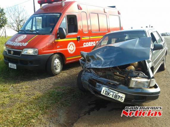 Automóvel colidiu em um caminhão no trevo da Pica Pau