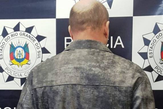 Segundo a polícia, o suspeito cometeu o crime durante aulas de matemática