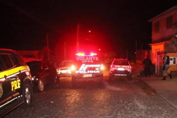 Homem foi flagrado ameaçando a sogra do 

agente com uma arma apontada para a cabeça dela