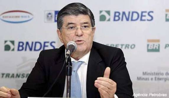 Além disso, o delator cumprirá pena em regime domiciliar, com monitoramento por tornozeleira eletrônica