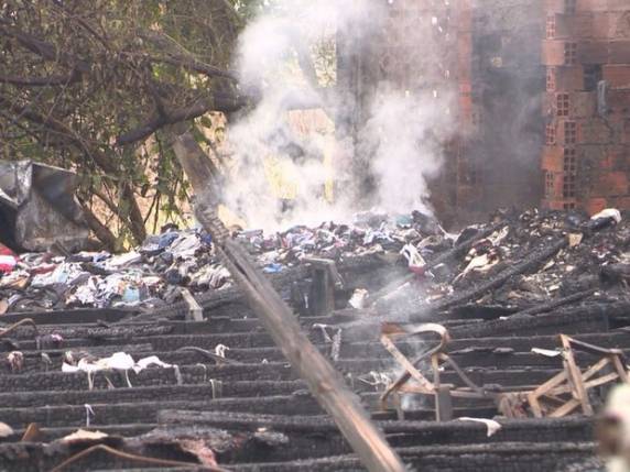 18 bombeiros 

trabalharam por quase três horas para controlar as chamas