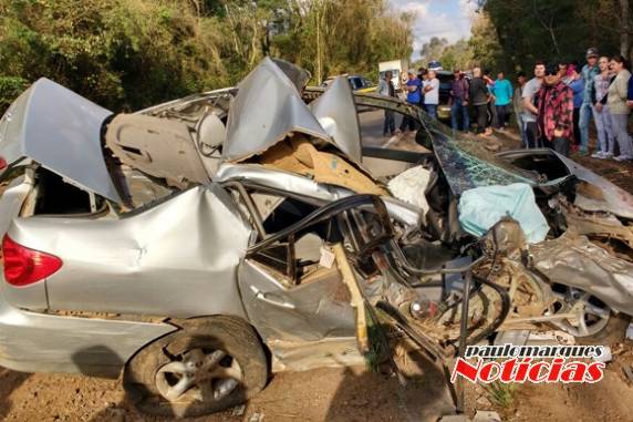 Condutor, de 27 anos, perdeu o controle da direção e o veículo saiu de pista e 

capotou