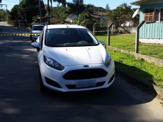 Um deles foi visto com o carro 

da vítima; ambos confessaram o crime