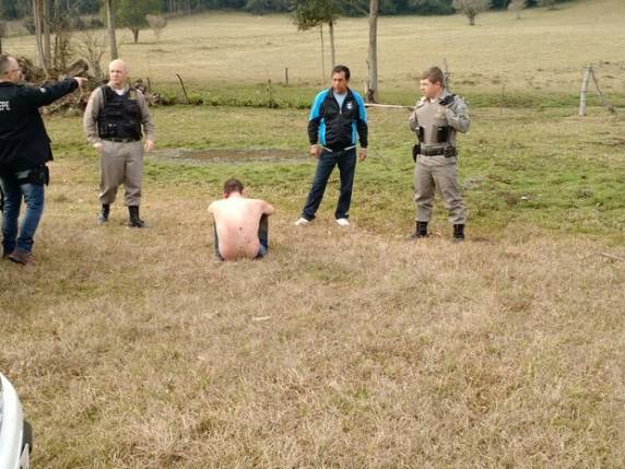 Segundo a Brigada Militar, ele pulou um muro e saiu a pé pelos fundos