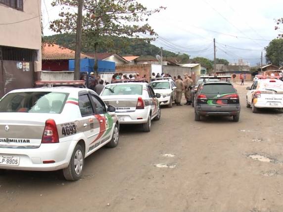 Três homens encapuzados 

entraram na residência e executaram PM