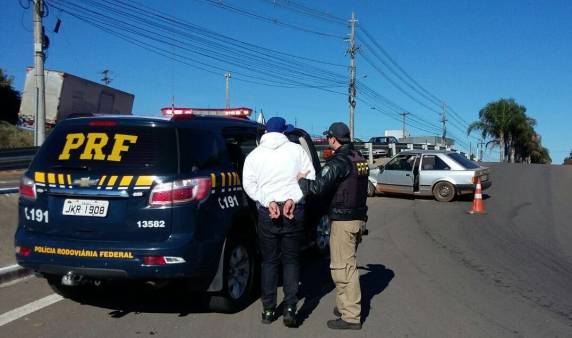 A prisão foi efetuada na manhã desse sábado (13), no Km 291 da BR 285, em Passo Fundo