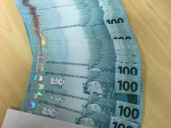 Na casa deles foram apreendidos equipamentos para falsificação