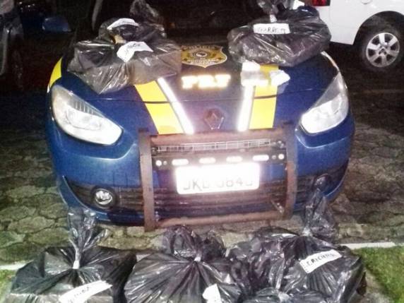 Ele não obedeceu 

ordem de parada da PRF e bateu em dois carros