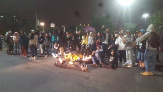 Protesto durou quase três horas e percorreu ruas do Centro e da Cidade Baixa