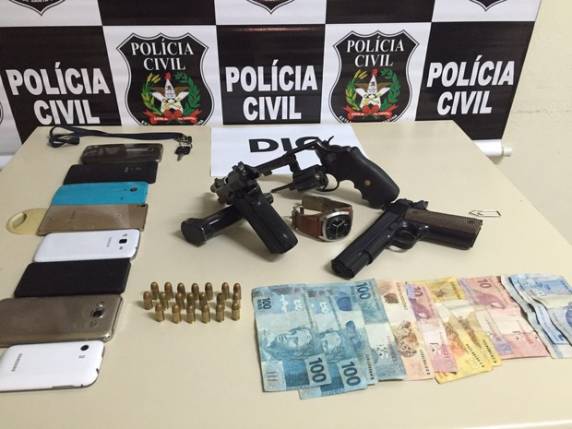 Suspeitos foram presos em flagrante na quinta (8) no bairro Aventureiro
