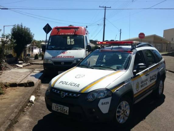 Enfermeiros desceram 

para atender paciente e assaltantes levaram o veículo