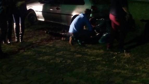A vítima foi atingida por uma estocada de faca que perfurou o coração, outro homem de 32 anos também 

sofreu uma facada e está hospitalizado