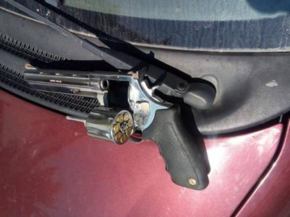 Criminosos tentaram revidar, mas arma teria falhado, segundo a BM