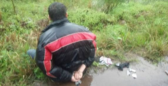 Bandidos estão no mato e policiais militares estão em campana. Houve troca de tiros