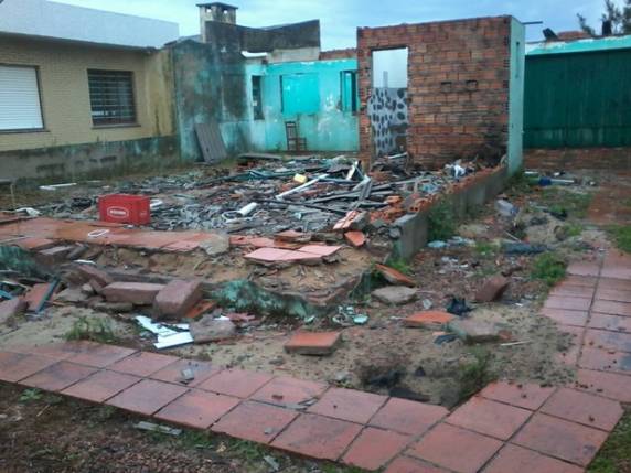 Dupla se passou 

por funcionários de construtora e anunciou demolição