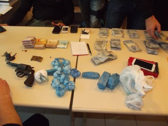 Operação da Polícia Civil foi deflagrada por volta das 6h30 em Bom 

Retiro