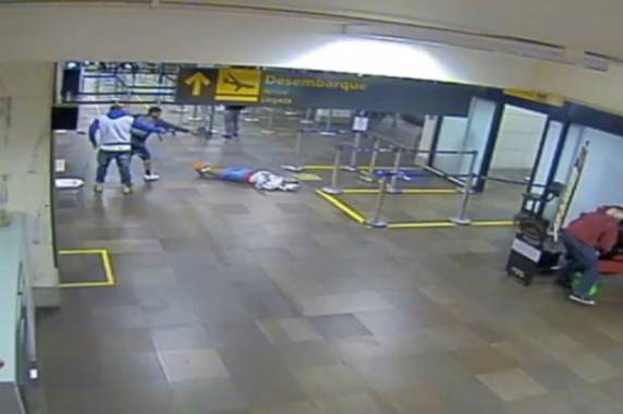 Imagens mostram Diego da Silva Severo agredindo passageiros