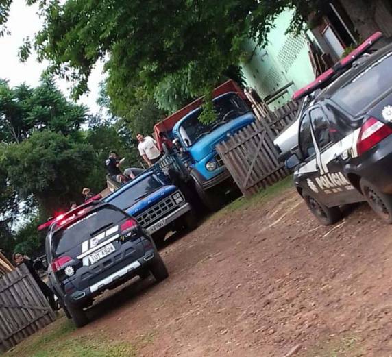 Três 

caminhões foram apreendidos na tarde desta sexta