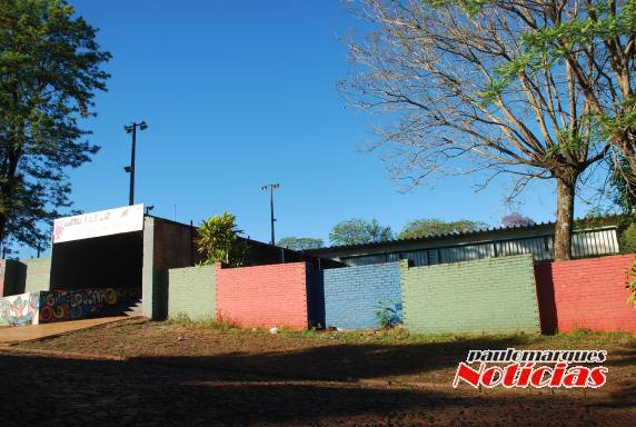 Indivíduos foram pegos em flagrante furtando objetos na Escola São 

Francisco