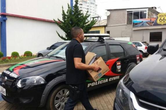 Armas foram 

encontradas quando agentes procuravam documentos na casa do prefeito