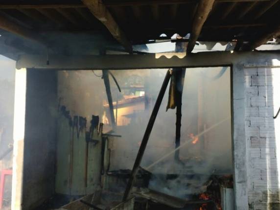 Bebê de um ano morre após casa pegar fogo em Criciúma