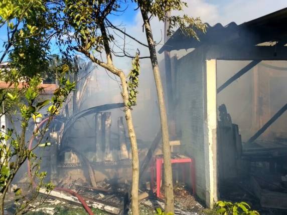 Bebê de um ano morre após casa pegar fogo em Criciúma